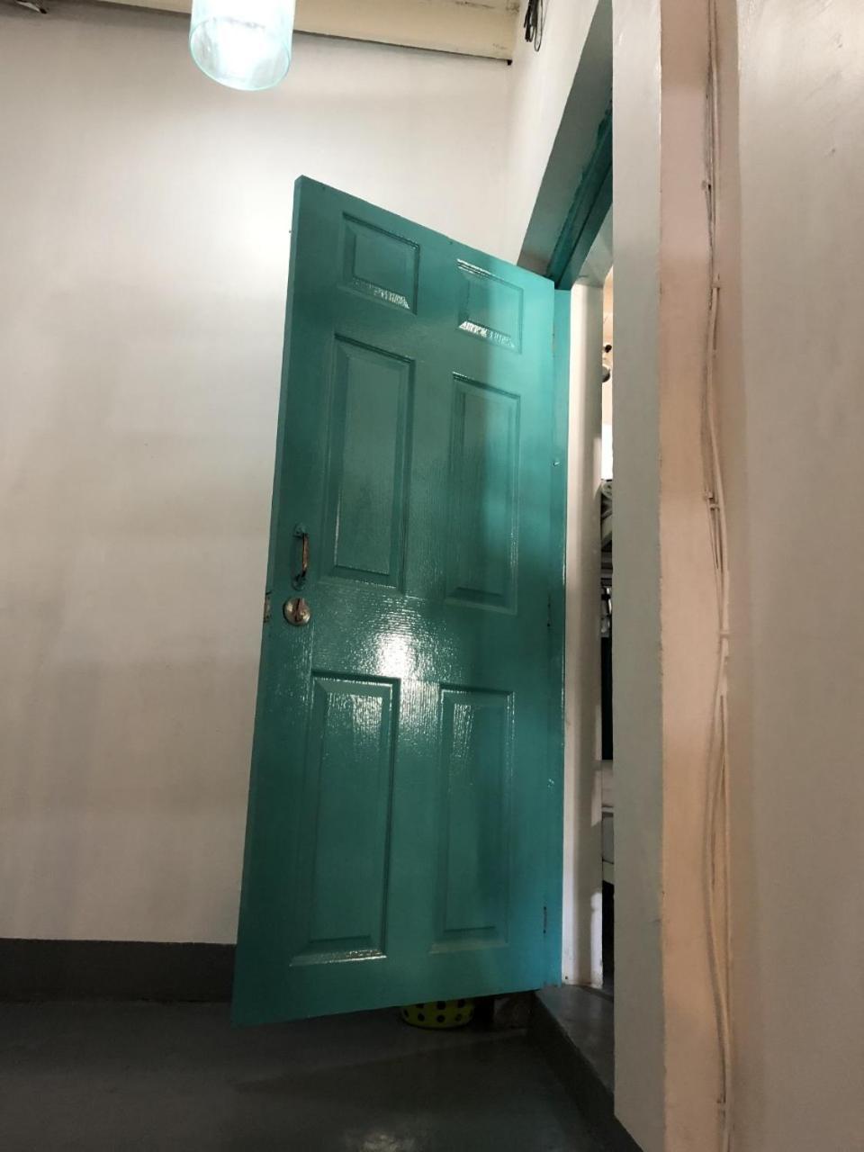 Ploy Hostel Bangkok Exteriör bild