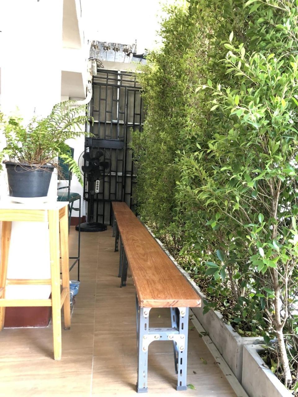 Ploy Hostel Bangkok Exteriör bild