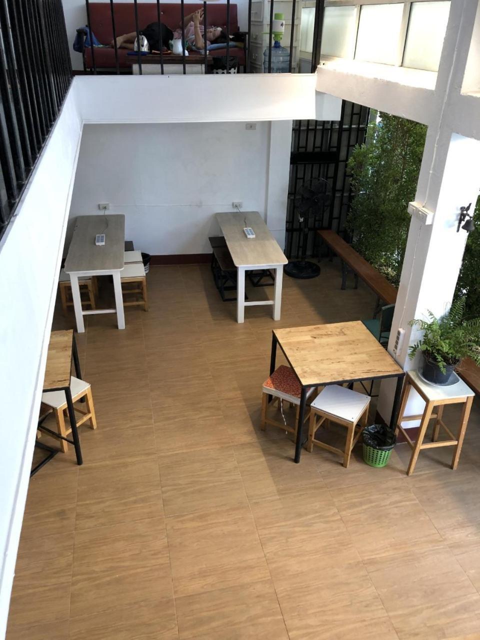 Ploy Hostel Bangkok Exteriör bild