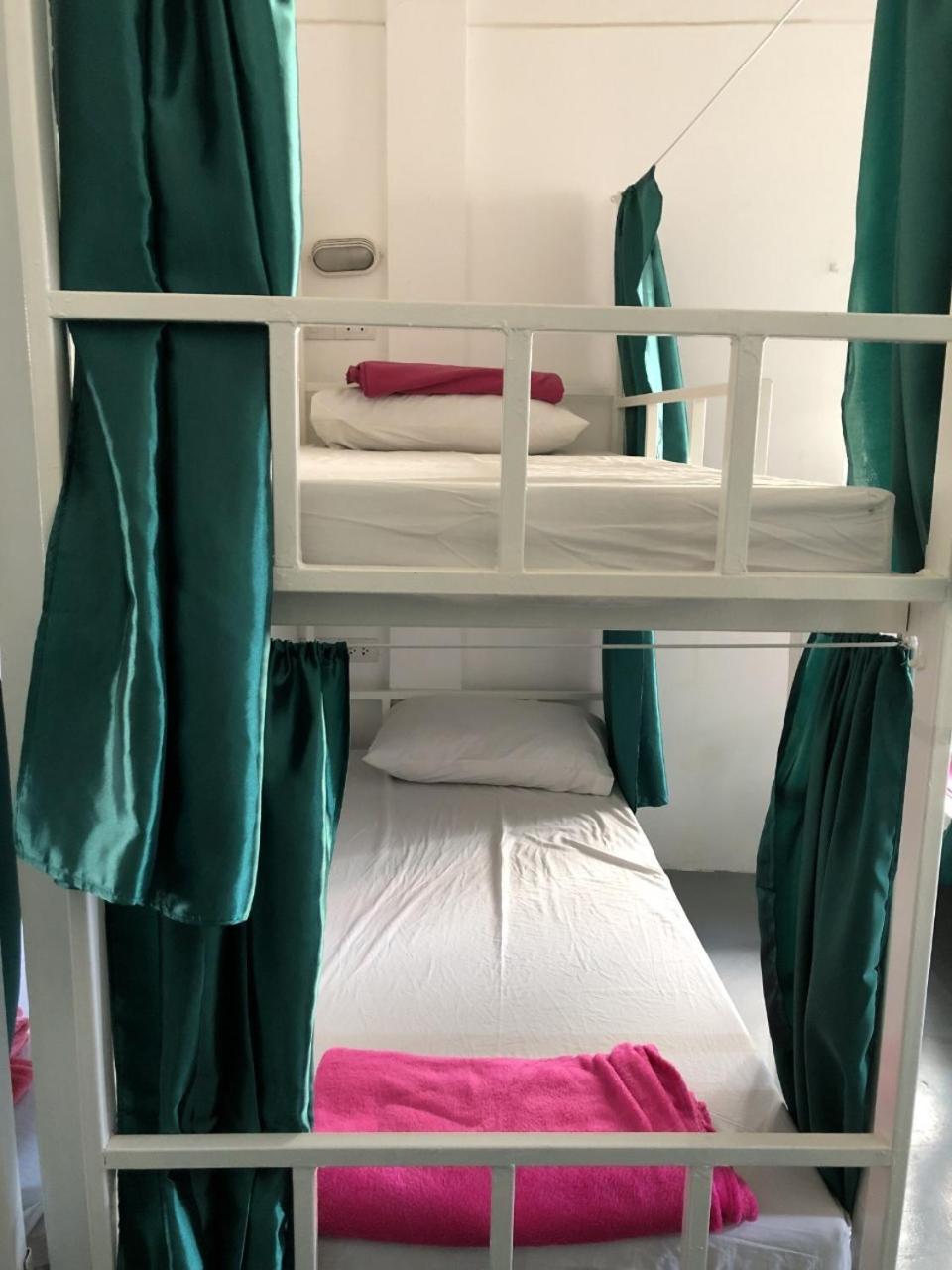 Ploy Hostel Bangkok Exteriör bild
