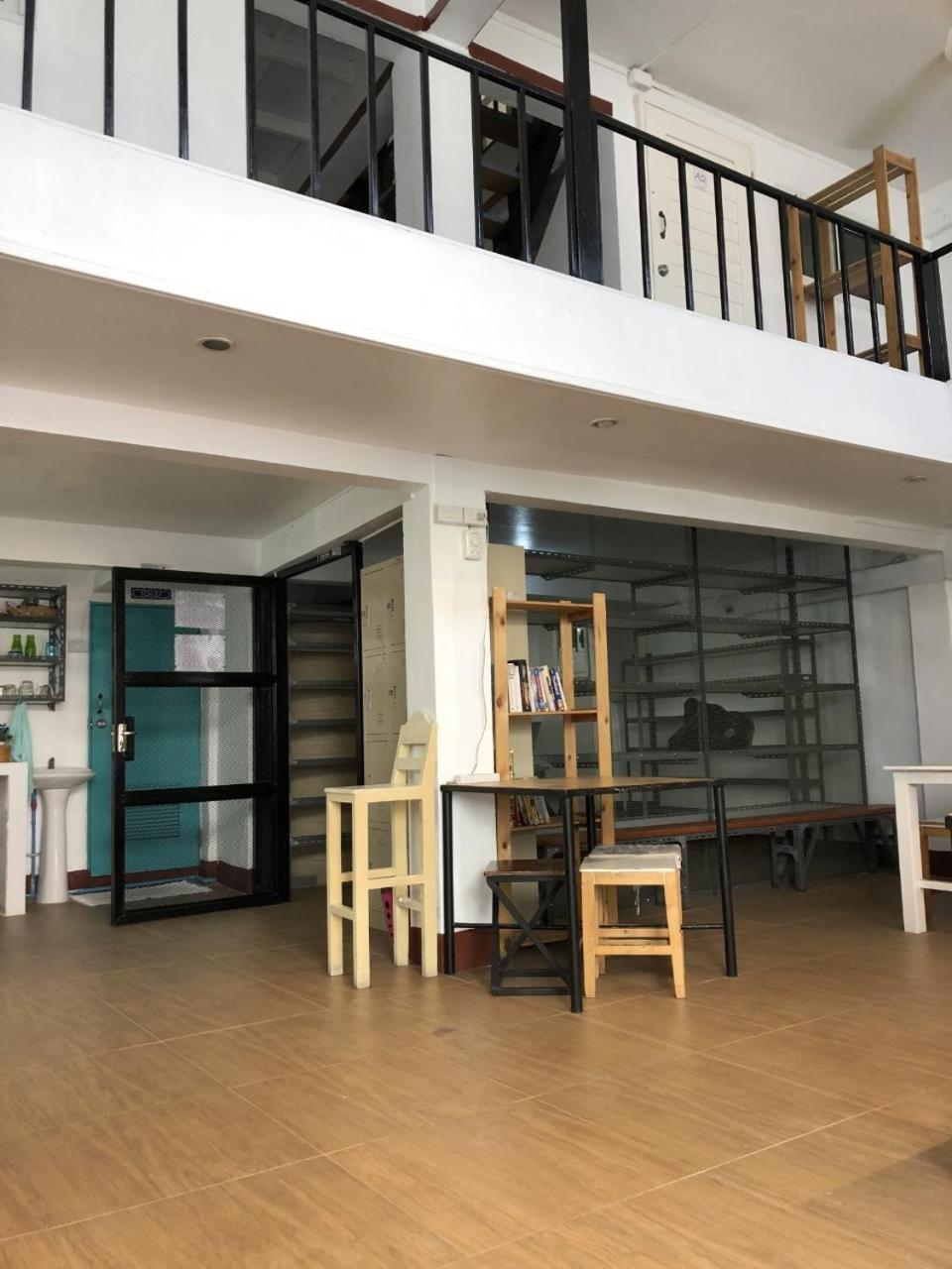 Ploy Hostel Bangkok Exteriör bild